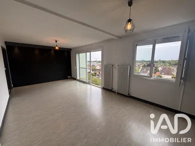 Apartment in Pont-Sainte-Marie (10150)