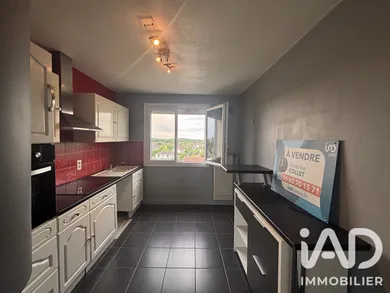 Apartment in Pont-Sainte-Marie (10150)