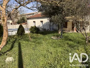 Village house in Jau-Dignac-et-Loirac (33590)