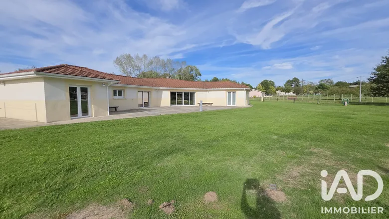 Maison 6 pièces 206 m² · à Donnezac · 205,7 m² · 448 500 €