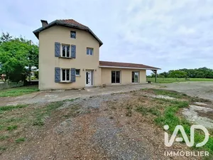 Maison de campagne à Fichous-Riumayou (64410)
