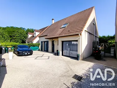 House in Savigny-le-Temple (77176)