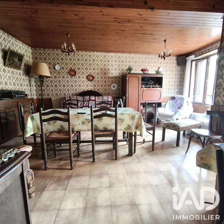 Maison 6 pièces 149 m² · à Brosses · 149 m² · 75 000 €