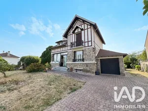 Maison d'architecte à Montsoult (95560)