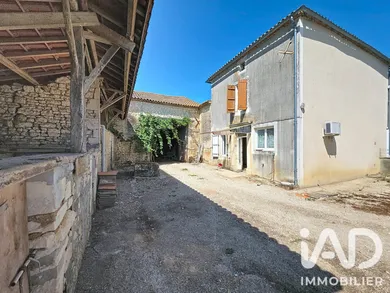 Village house in Agris (16110)