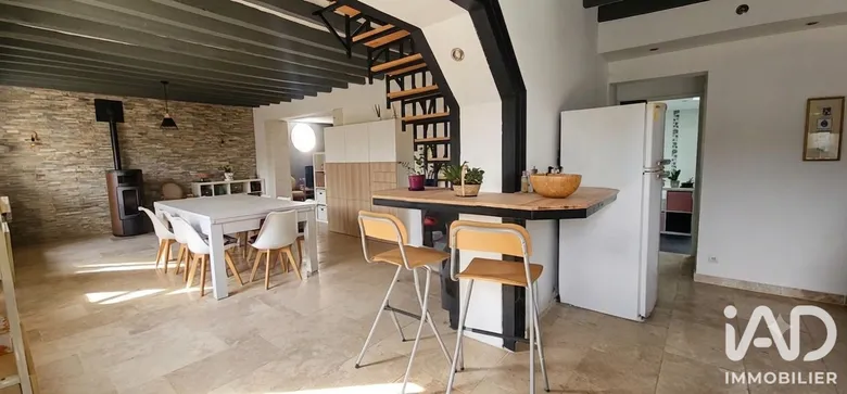 Maison 5 pièces 144 m² · à Saint-Laurent-de-Lin · 144,4 m² · 235 000 €