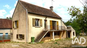 Maison de village à Moutiers-en-Puisaye (89520)