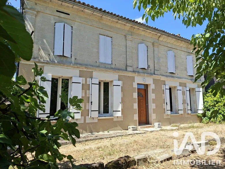 Maison 5 pièces 118 m² · à Les Peintures · 118 m² · 210 000 €