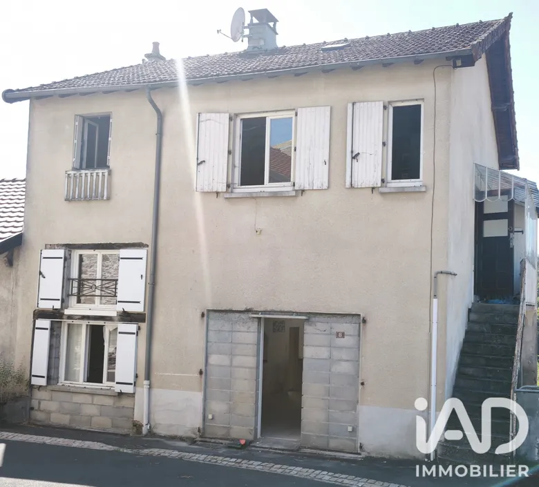 Maison 6 pièces 130 m² · à Roannes-Saint-Mary · 130 m² · 97 000 €
