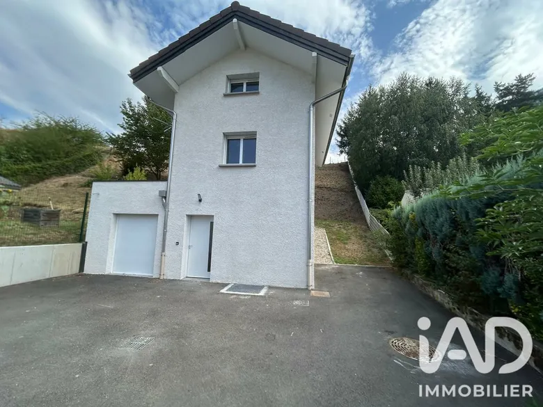 Maison 8 pièces 174 m² · à Saint-Avre · 174 m² · 448 000 €