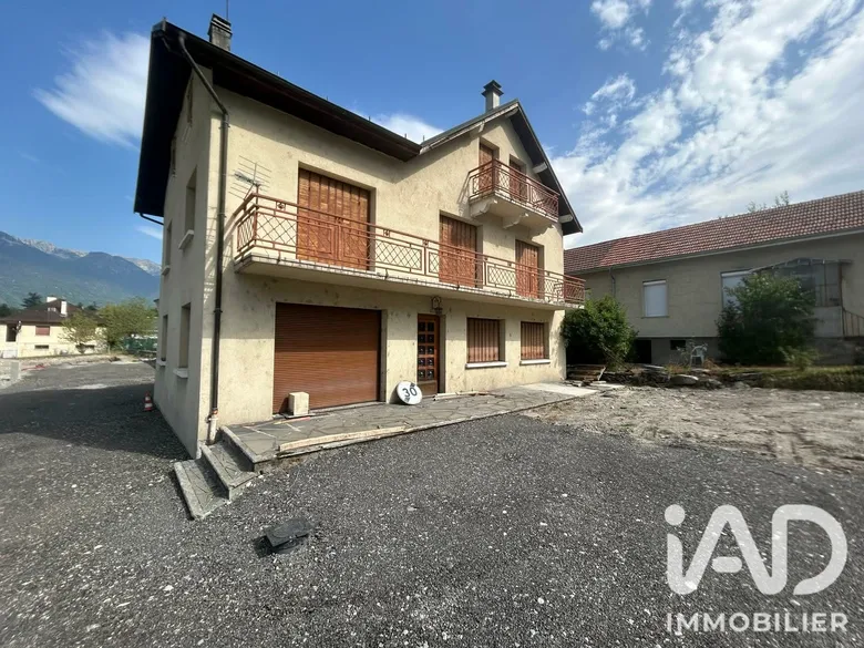 Maison 14 pièces 260 m² · à Saint-Avre · 260 m² · 251 500 €