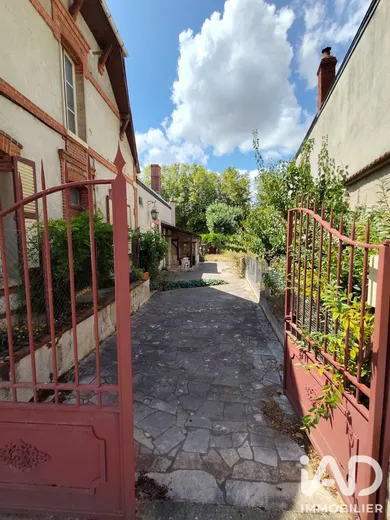 Maison à SAINTE GENEVIEVE DES BOIS (45230)