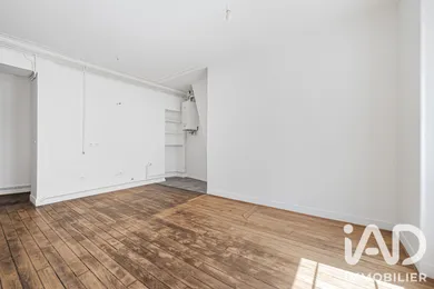 Apartment in Paris (75010)
