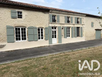 Maison de village à Loiré-sur-Nie (17470)