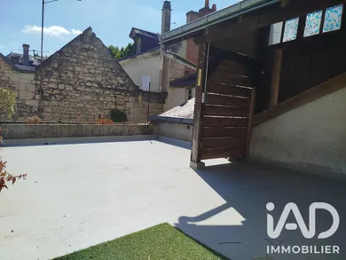 Townhouse in Chinon (37500)