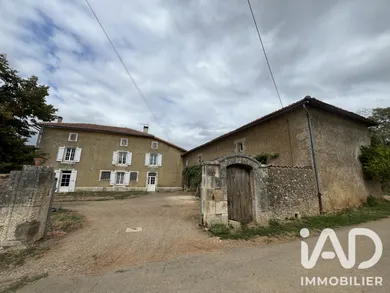 Farm in Vitrac-Saint-Vincent (16310)