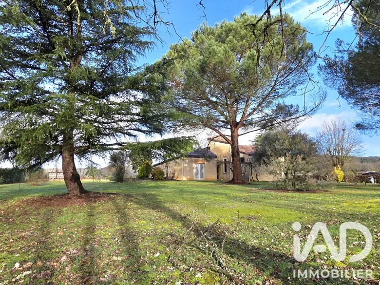 Maison 9 pièces 290 m² · à Caillac · 290 m² · 396 000 €