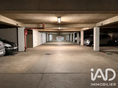 Parking à Paris (75011)