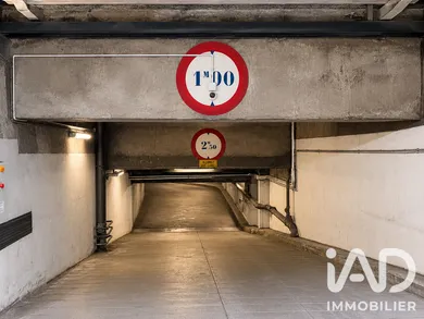 Parking à Paris (75011)