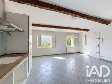Apartment in Cuges-les-Pins (13780)