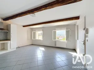 Apartment in Cuges-les-Pins (13780)