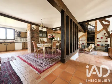Mansion in Presles-en-Brie (77220)