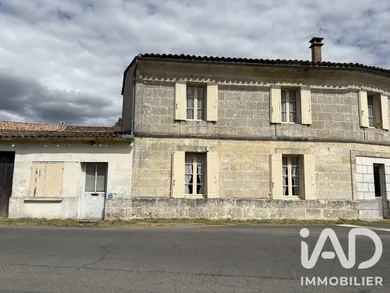 Village house in Saint-Martin-du-Bois (33910)