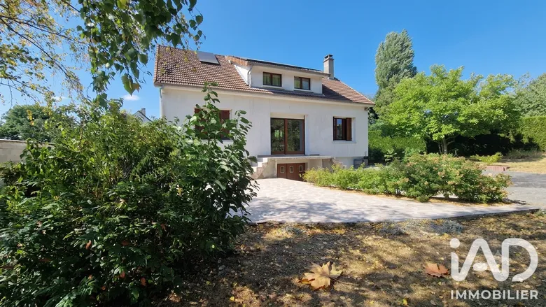 Maison 7 pièces 140 m² · à Sérifontaine · 140 m² · 299 500 €