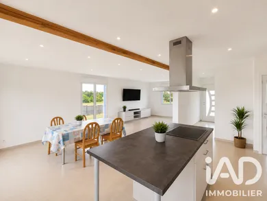 House in Neuilly-le-Vendin (53250)