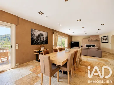 Maison traditionnelle à Roquefort-les-Pins (06330)