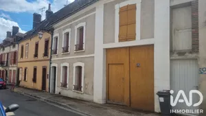 Maison de village à Saint-Julien-du-Sault (89330)