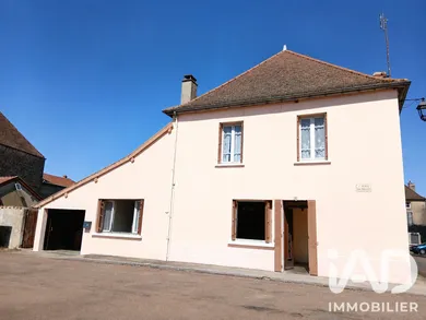 Maison de village à Saint-Christophe-en-Brionnais (71800)