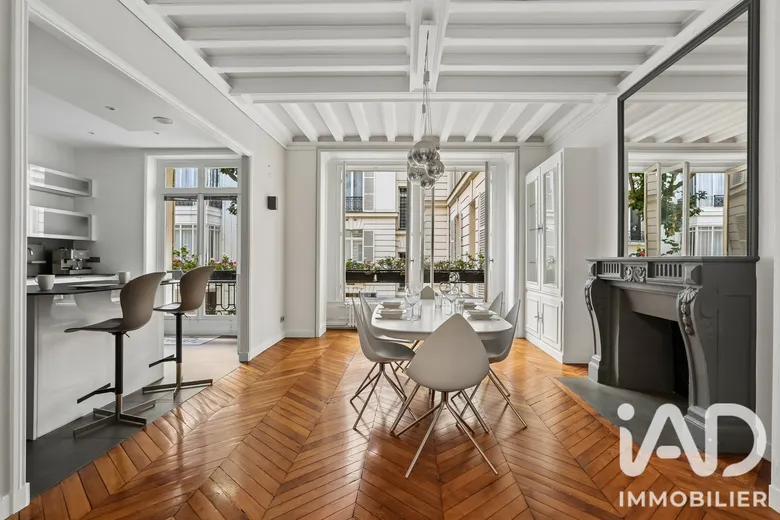 Appartement 7 pièces 145 m² · à Paris · 144,6 m² · 1 980 000 €