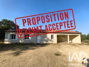 Detached house in Chey (79120)