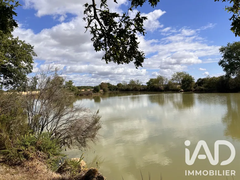 Terrain loisirs à Usson du Poitou (86350) · 70 000 €