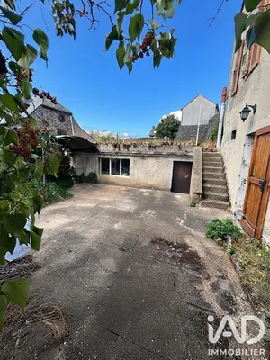 Village house in Pierrefort (15230)