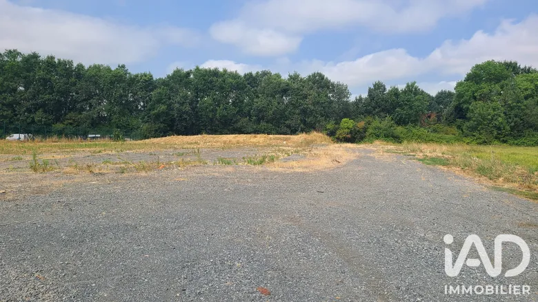 Terrain 4224 m² · à Vernoil-le-Fourrier · 86 500 €