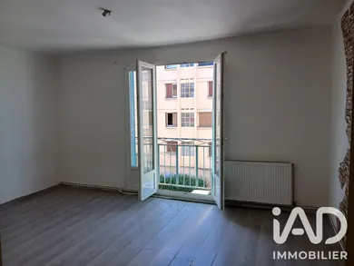 Apartment in Orange (84100)
