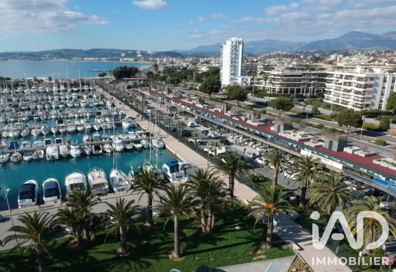 Restaurant à Saint-Laurent-du-Var (06700) · 194 m² · 1 007 000 €