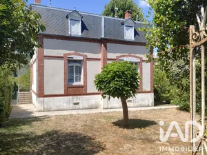 Architectural house in Montreuillon (58800)