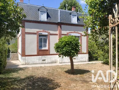 Architectural house in Montreuillon (58800)