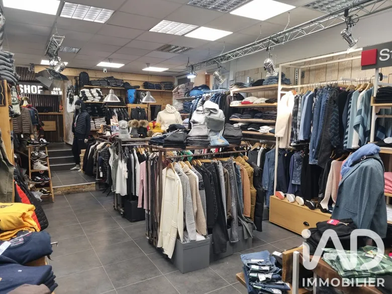 Habillement, Textile​ à Le Bourg-d'Oisans (38520) · 145 m² · 179 000 €