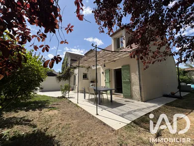 Maison traditionnelle à Maule (78580)