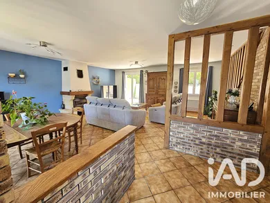 House in Normanville (27930)