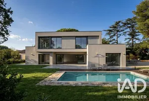 Maison d'architecte à Saint-Georges-d'Orques (34680)