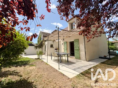 Maison traditionnelle à Maule (78580)