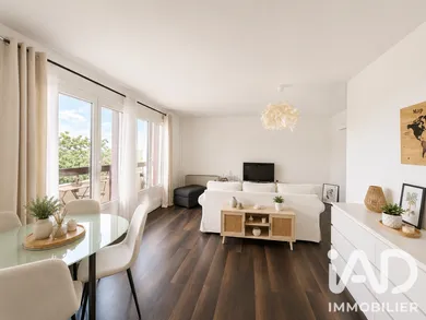 Apartment in Le Coudray-Montceaux (91830)