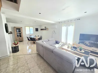 House in Chamoy (10130)