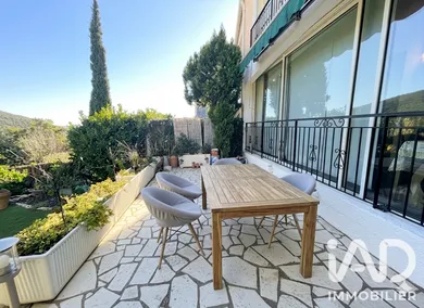 Appartement à Mons (83440)