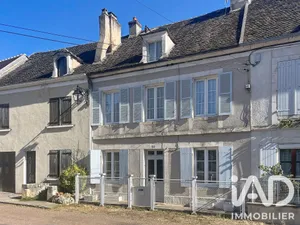 Village house in Mailly-le-Château (89660)